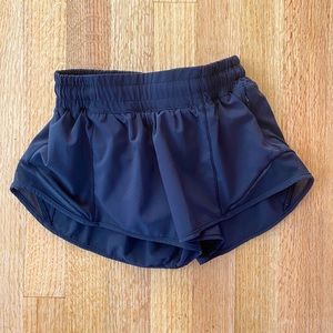 black lululemon shorts
